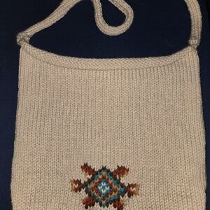 Elegant Knit Shoulder Bag with Embroidered Accent